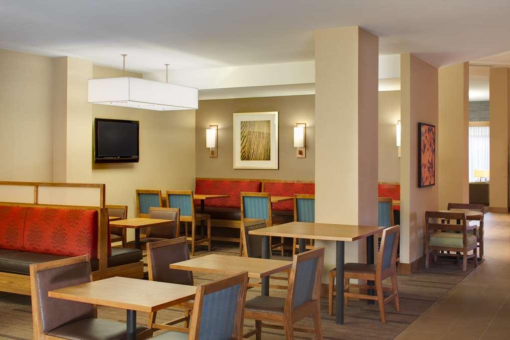 Hyatt Place Denver Cherry Creek Hotel Restaurant photo